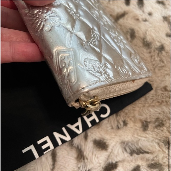 CHANEL ICON PATENT LEATHER ZIP AROUND ORGANIZER WALLET/ CLUTCH BAG - Picture 10 of 16